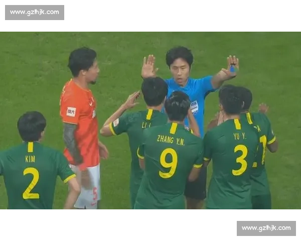 聚焦拉人犯规争议解析比赛尺度与裁判判罚影响及球队战术运用变化